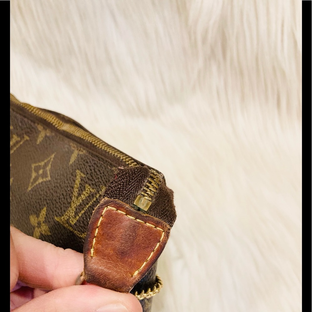 Louis Vuitton Monogram Canvas Pochette - Picture 6 of 16